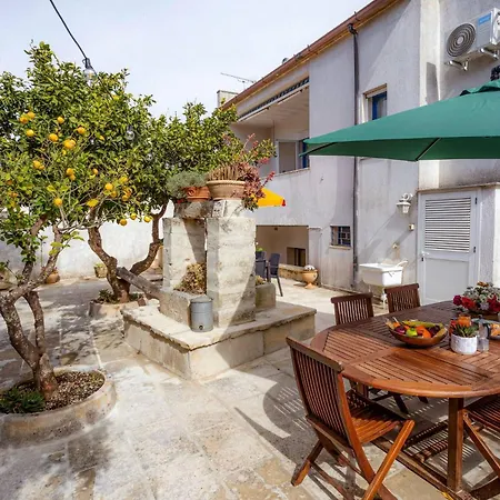 Blue Tulip - Luxury Big House With Garden & Pool * Casamassella